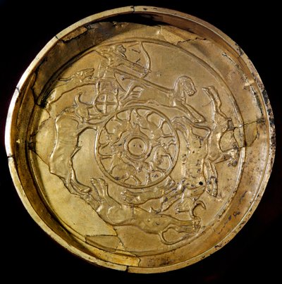 Phönizische Kunst: Goldplatte mit königlicher Jagdszene von Phoenician