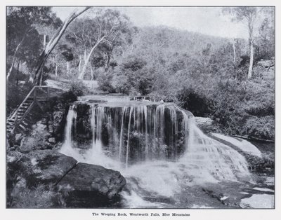 Der Weeping Rock, Wentworth Falls, Blue Mountains (s/w Foto) von Photographer Australian