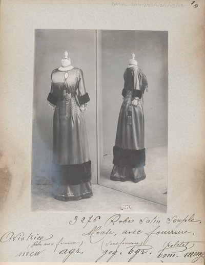 Albumseite: House of Worth, Kleid von Photographer French
