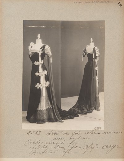 Albumseite: House of Worth, Abendkleid von Photographer French