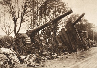 Ein kleiner Teil der riesigen Waffenbeute auf der Rückzugslinie von Isonzo nach Piave von Photographer German