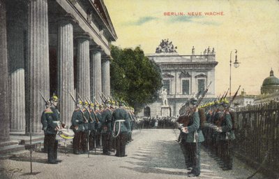 Deutsche Soldaten bei einer Parade vor der Neuen Wache, Berlin von Photographer German