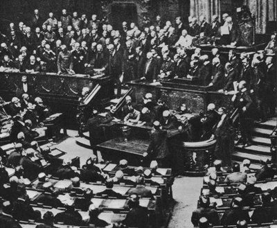 Deutschlands Kriegserklärung an Frankreich, 3. August 1914, im Reichstag von Photographer German