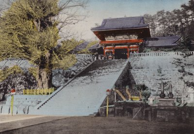 Japan, ca. 1912: Hachiman-Tempel, gewidmet dem Kriegsgott, gegründet Ende des 12. Jahrhunderts, Kamakura von Photographer Japanese
