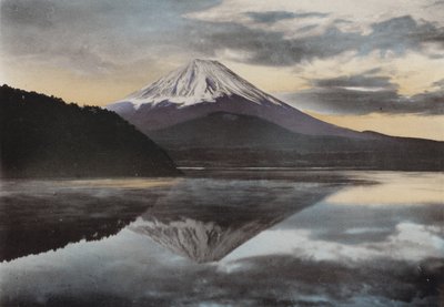 Japan, ca. 1912: Berg Fuji vom Shoji-See von Photographer Japanese