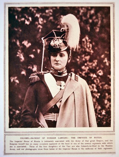 Die Kaiserin von Russland in der Uniform des Oberstkommandanten der russischen Lanzenreiter von Photographer Russian