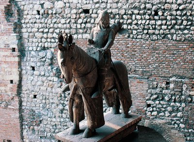 Reiterstatue von Cangrande I della Scala, Castelvecchio, Verona, Venetien, Italien von Blaise Nicolas Le Sueur
