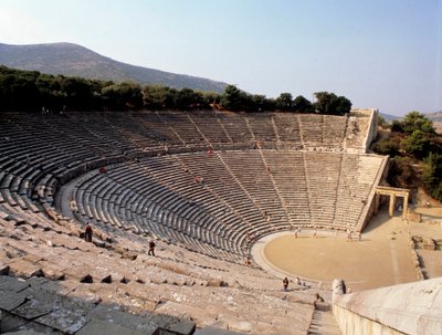 Ansicht des Theaters von Epidaurus, realisiert von dem Architekten Polyklet dem Jüngeren in Griechenland von Polycletus (active c.450 c.415 BCE)