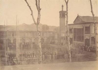 Palast des Schahs, Respektbezeugung gegenüber dem Schah, Fete de Salam, Teheran, Iran, 1840er-60er Jahre von Possibly by Luigi Pesce.