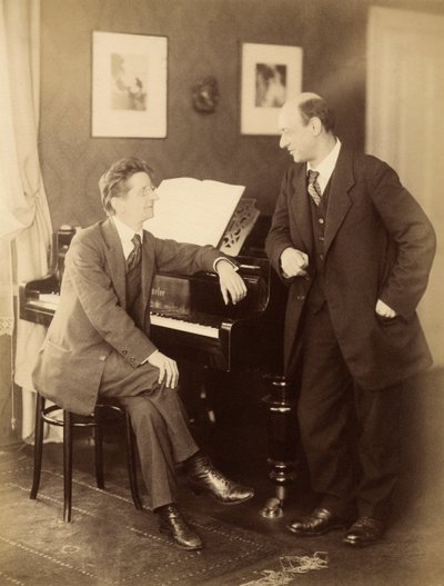 Alexander Zemlinsky und Arnold Schönberg in Prag, 1917 von Prague . Photo studio Schlosser and