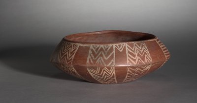 Weißes Schalengefäß mit Kreuzlinien, Schildkröte und Sonne, ca. 4000-3400 v. Chr. von Predynastic Period Egyptian