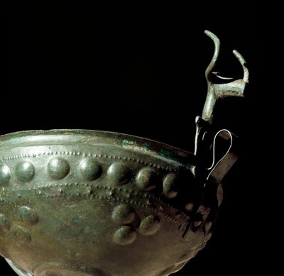 Etruskische Zivilisation: Bronzetasse aus der Nekropole von Tolfa, Latium. 10. Jahrhundert v. Chr. Rom, Museo Nazionale Preistorico Etnografico Luigi Pigorini von Prehistoric Prehistoric