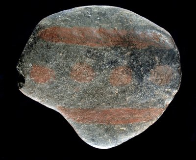 Vorgeschichte: bemalter Kieselstein aus der Zeit der Azilianer. 9000 v. Chr. von Prehistoric Prehistoric