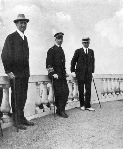 König Georg I. von Griechenland mit Kommodore Keppel und Lord Howe, Korfu, Griechenland, 1908 von Queen Alexandra
