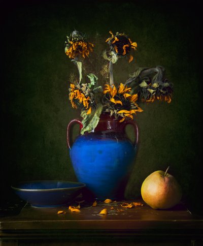 Melancholische Sonnenblume Stillleben von Ramiz Sahin