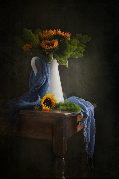 Stimmungsvolle Sonnenblume Stillleben von Ramiz Sahin