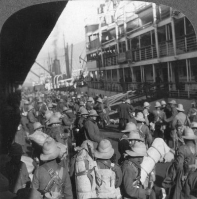 Afrikas Söhne segeln nach England, Luftfahrtkorps an Bord des Transports, Erster Weltkrieg, um 1914-1918 von Realistic Travels Publishers