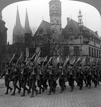Britische Truppen marschieren in Köln, Deutschland, 1918-1926 von Realistic Travels Publishers