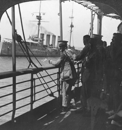 Britische Truppen auf einem Truppenschiff, Erster Weltkrieg, ca. 1914 von Realistic Travels Publishers