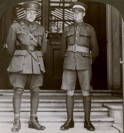 Kapitän MacDougall, DSO, und Kadett Mullin, zwei kanadische VCs, Erster Weltkrieg, 1914-1918 von Realistic Travels Publishers