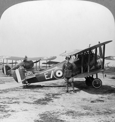Sopwith Camel Flugzeug bereit für eine Patrouille über die deutschen Linien, Erster Weltkrieg, um 1917-1918 von Realistic Travels Publishers