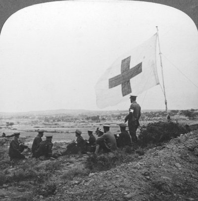 Das Britische Rote Kreuz im Einsatz, bereit für seine Barmherzigkeitsmission, Erster Weltkrieg, ca. 1914-1918 von Realistic Travels Publishers