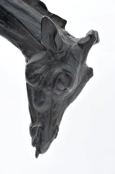 Große Giraffe mit gesenktem Kopf, modelliert 1909-10, gegossen vor 1913 von Rembrandt Bugatti