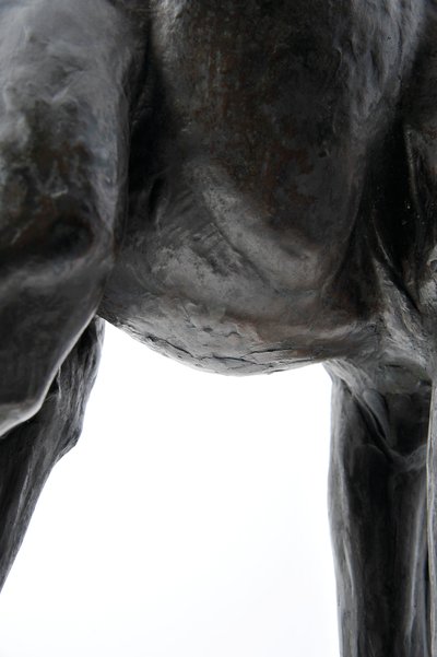 Große Giraffe mit gesenktem Kopf, modelliert 1909-10, gegossen vor 1913 von Rembrandt Bugatti
