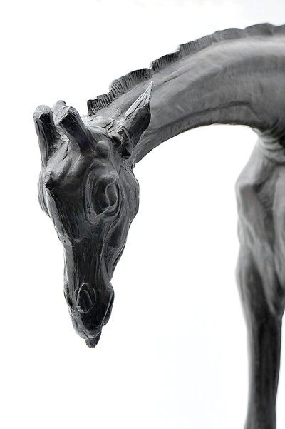 Große Giraffe mit gesenktem Kopf, modelliert 1909-10, gegossen vor 1913 von Rembrandt Bugatti