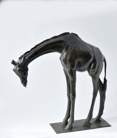 Große Giraffe mit gesenktem Kopf, modelliert 1909-10, gegossen vor 1913 von Rembrandt Bugatti