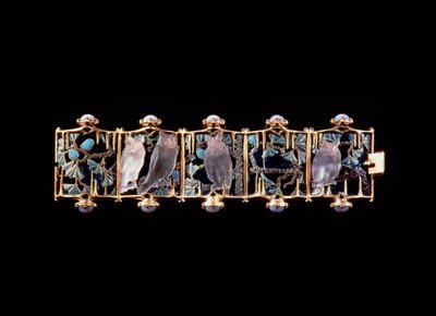 Armband mit goldenen, gläsernen, emaillierten und chalzedonischen Eulen und Blättern von Rene Jules Lalique