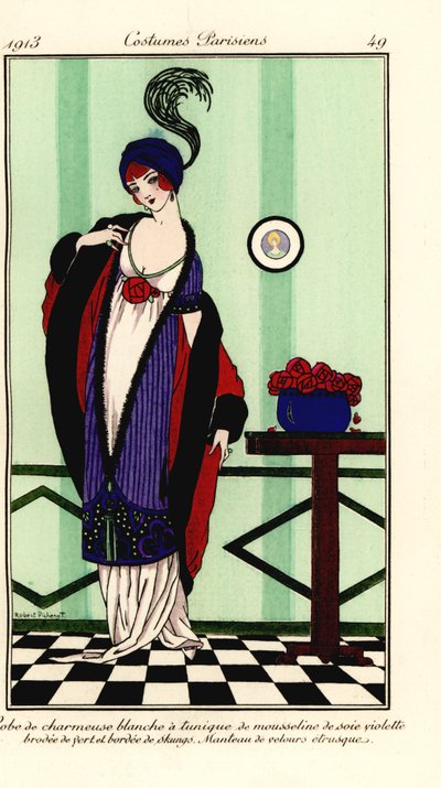 Frau in weißem Charmeuse-Satinkleid mit violetter Chiffontunika, besetzt mit Skunksfell, Umhang aus etruskischem Samt von Robert Pichenot
