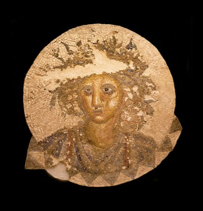 Zentraler Teil eines Mosaiks mit der Darstellung von Bacchus. Römische Antike, gefunden in Puerto Real, nahe Cádiz (Spanien), 2. Jahrhundert v. Chr. Museum von Cádiz (Spanien) von Roman