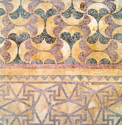 Detail der geometrischen Fliesenarbeit, Haus des Theseus, Paphos, Zypern von Roman