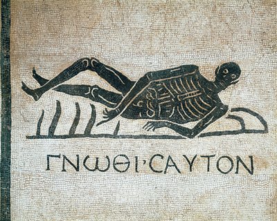 Gnothi seauton (Erkenne dich selbst, Memento Mori Mosaik aus Ausgrabungen im Kloster San Gregorio in Rom, mit dem griechischen Motto 3. Jahrhundert v. Chr.) Museo Nazionale Romano (o delle Terme) Rom von Roman