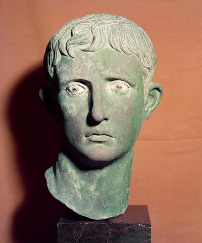 Kopf einer Ganzkörperstatue des Kaisers Augustus (63 v. Chr.-14 n. Chr.) gefunden in der Nähe eines Siegestempels in Meroe im Sudan, ca. 30-25 v. Chr. (Bronze) von Roman