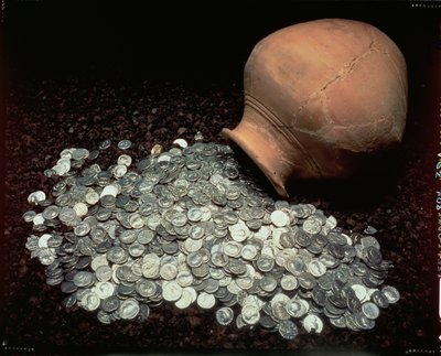 Krug, der einen Schatz römischer Silbermünzen enthielt, aus Falkirk, Mitte des 3. Jahrhunderts n. Chr. von Roman