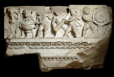 Amor trägt die Waffen des Gottes Mars, 2. Jahrhundert (Marmorrelief) von Roman