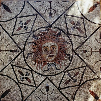 Medusa, römisches Mosaik aus dem Haus des Orpheus, 3. Jahrhundert n. Chr. von Roman