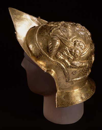 Paradehelm, der Cupidos in einem Wagenrennen darstellt, aus dem römischen Standort in Newstead, Melrose, spätes 1. Jahrhundert n. Chr. von Roman