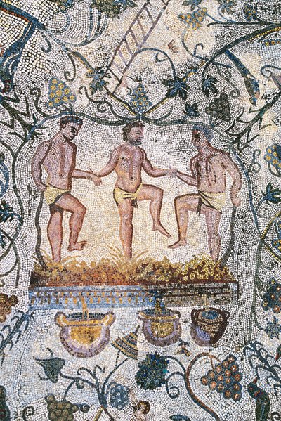 Römische Kunst: Erntemosaik. Detail, das drei Männer zeigt, die Trauben zerquetschen, um den Most zu gewinnen. Römisches Haus des Amphitheaters. 3. Jahrhundert n. Chr. Mérida, Spanien von Roman