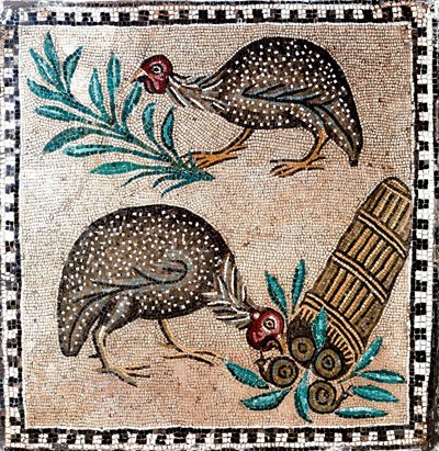 Römische Kunst: Mosaik, das Perlhühner darstellt von Roman