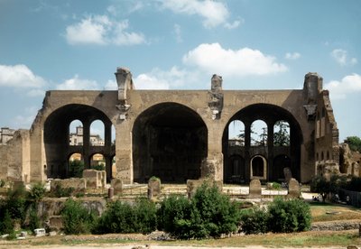 Römische Kunst: Blick auf die Basilika von Maxentius und Konstantin (oder Basilica Nova oder Basilica di Massenzio e Costantino), 4. Jahrhundert n. Chr. Rom, Italien von Roman