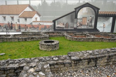 Römische Kunst: Blick auf die archäologische Stätte von Augusta Raurica 15-10 v. Chr., Schweiz von Roman