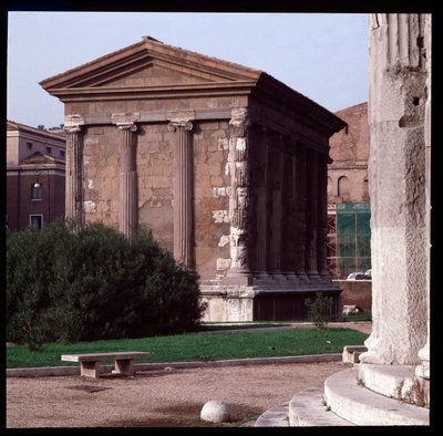Römische Kunst: Blick auf die Ruinen des Tempels des Portunus, archäologische Stätte des Boarium Forums, 70-80 n. Chr., Rom, Italien von Roman