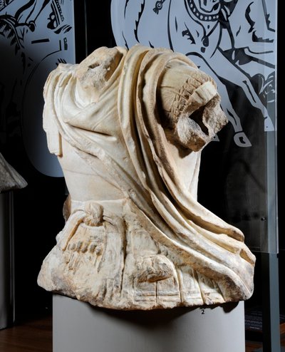 Skulptierter Torso eines Kavalleristen, vermutlich eine Kopie einer Originalbronze von Alexander dem Großen, ca. 75-25 v. Chr. von Roman