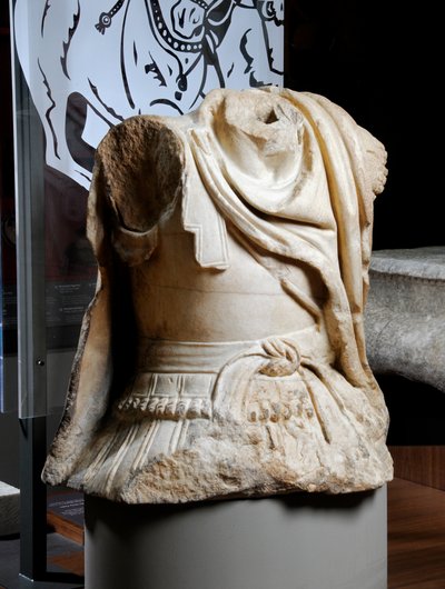 Skulptierter Torso eines Kavalleristen, vermutlich eine Kopie einer Originalbronze von Alexander dem Großen, ca. 75-25 v. Chr. von Roman