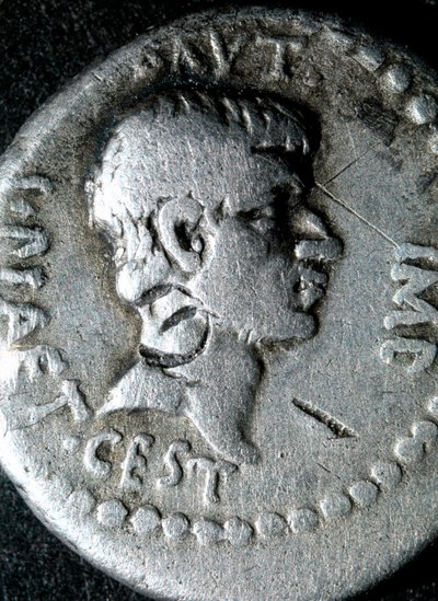 Silbermünze mit dem Abbild von Marcus Junius Brutus, römischer Senator von Roman