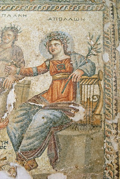 Das Apollo und Marsyas Mosaik, Detail von Plinius und Apollo, Haus des Aion, Paphos, Zypern von Roman