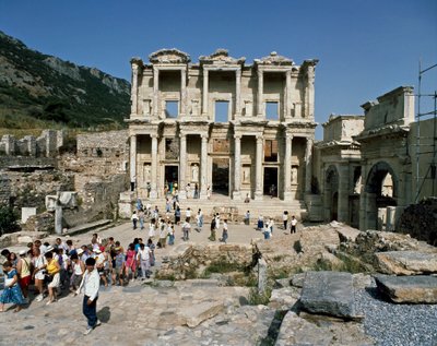 Ansicht der Celsus-Bibliothek, erbaut 117 n. Chr. (Detail) von Roman